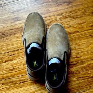 Men’s tan suede sketchers size 12.
New no tags